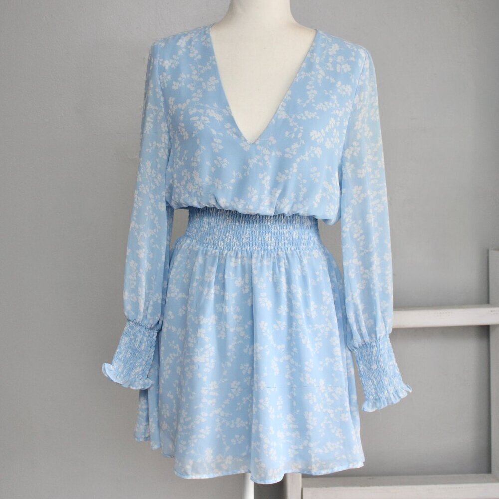 Q+A Los Angeles Blue White Smocked V-Neck Long Sleeve Mini Party Dress Medium